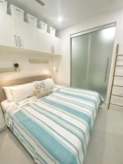 Grand Harbour Hot Spot - Convenient Cayman Stay - 1