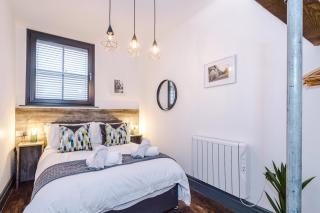 Leeds City Centre 2 bed - Grade II listed - 6