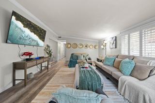 Entire Private Home with 4 Bedrooms 2 Bathrooms, 6 Beds, Hot Tub, King Bed, 6 Parking, Big Yard, Available Now - 4