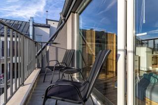 Student City Studio With Mountain View Balcony and Underground Parking - 4