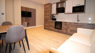 Spacious One Bedroom Flat With Parking - 0