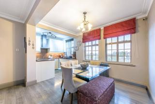 Modern 3BR London Apartment with Stunning Views Prime Finchley Road Location - 4