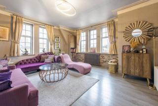 Modern 3BR London Apartment with Stunning Views Prime Finchley Road Location - 0