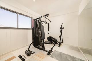 Comfort And Style With Gym - 9