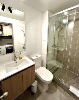 Estudio Moderno en Zona Urbana - 6