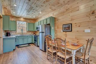 Cozy, Luxurious Fox Den in the Shenandoah Valley - 7