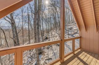 Cozy, Luxurious Fox Den in the Shenandoah Valley - 5