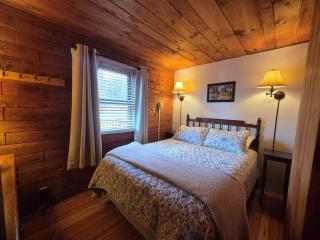 Mountain View Log Cabin - Cozy cabin in the Blue Ridge Mountains- New Property! - 2