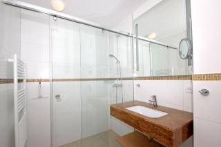 strandnahe FeWo mit Terrasse, gratis Nutzung vom AHOI Erlebnisbad und Sauna in Sellin - Rex Rugia FeWo 30-3 - Lobbe - 1