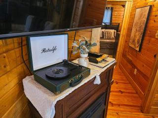 Intimate Riverside Treehouse Cabin Escape, Hot Tub, Mountains, and Starlit Nights - 4