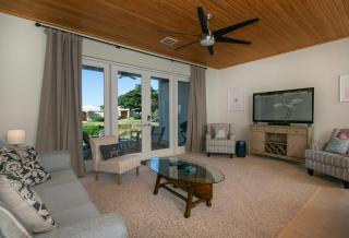 Castaways Villa- Steps from the Beach Kayaks & SUPS - 4