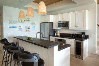 Castaways Villa- Steps from the Beach Kayaks & SUPS - 3