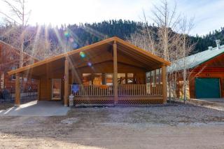 Holiday Haus - Large Deck - WiFi - Grill - Fire Pit - Washer - Dryer - 0