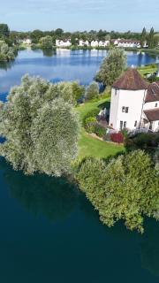 The Lake House on Isis and Windrush, Cotswolds Waterpark - 0