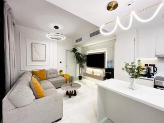 Pool View Premium-Finished 1BR in Al Maryah Vista - 7