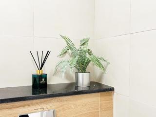 Premium Furnished 1BR Apartment on Al Maryah Island, Walking Distance to ADGM, Galleria & Cleveland Clinic - 2