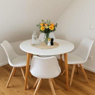 Dat-Fischerhuus-die-Zeesenstube-zwischen-Ostsee-und-Bodden-direkt-am-Hafen - 8