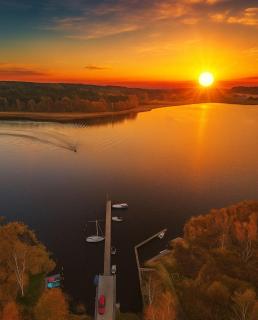 Dat-Fischerhuus-das-Fischerstuebchen-zwischen-Ostsee-und-Bodden-20sek-zum-Hafen - 3