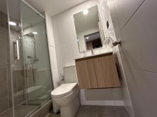 Estudio Moderno en Zona Urbana - 4