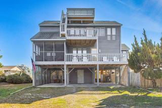 Steps to Sand! Home with 3 Decks in Sunset Beach - 7