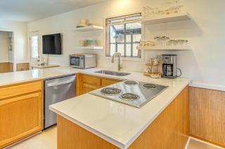 Steps to Sand! Home with 3 Decks in Sunset Beach - 4