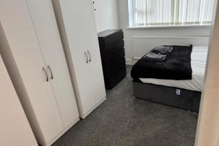 1BR in Blackpool l Sleeps 4, Wi-Fi & Full Kitchen - 2