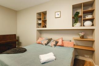 Families & Groups 4 Bedrooms 6 Guests - 4