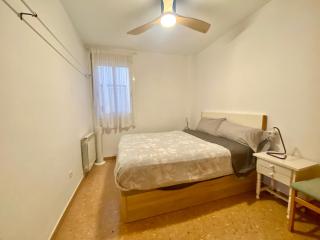 Big Family Terrassa Parking and noise free - Terrassa - 9