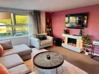 York City Centre Flat near Minster - River View and Free Parking - 9