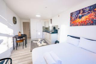 Cozy Cardiff Studio - City Center Gem with Patio - 8