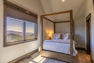 Bear Haven Hideaway at Eagles Nest - 2