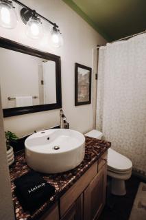 Wild About Anchorage - Hot Tub - Rooftop Patio - Fabulous Kitchen - 2