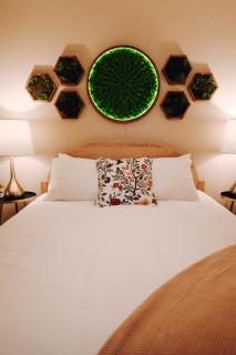 Wild About Anchorage - Hot Tub - Rooftop Patio - Fabulous Kitchen - 4