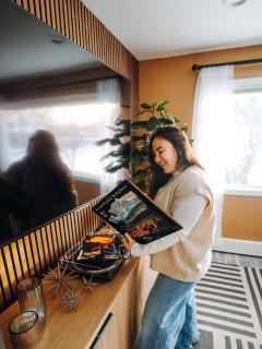 Wild About Anchorage - Hot Tub - Rooftop Patio - Fabulous Kitchen - 1