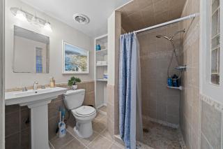 Entire Private Studio with King Bed, Bathroom, 1 Parking, Available Now - 5