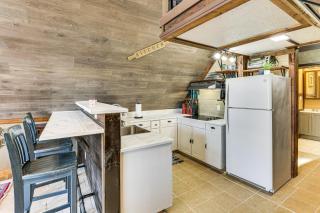 5 Mi to Old Odessa Cabin with Deck and Rural Views - 2