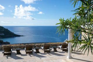 Maria Bluff Estate- Modern Renovations Sprawling Layout & Stunning Views - 0