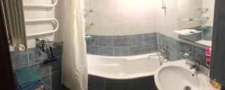 Трьохкімнатна квартира неподалік центру - 1