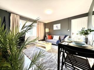 Cosy 2 Bed Flat, Up to 6 Guests, Plus 4 Onsite Free Parking Reading South M4 Jct 11 RG28PY - 0