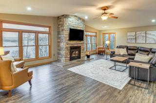 Private Lakefront Home with Game Room in Aurora! - 0