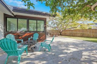 1 Block To Beach - Fully Upgraded Spacious & Quiet - 1