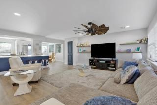 1 Block To Beach - Fully Upgraded Spacious & Quiet - 4