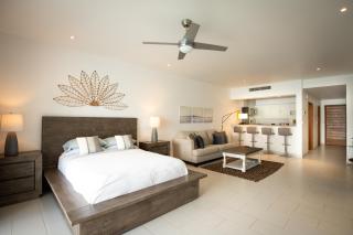 Beachfront Studio in Simpson Bay - 2