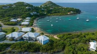 Nautilus-Beach Front Family Friendly Prime Locale - 8