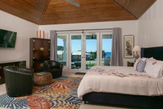 Pond Bay Paradise Villa Ocean Views Beach and Kayaks - 3