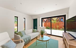 3bd Stylish Modern l FREE Parking - 8