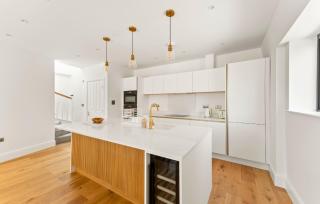 3bd Stylish Modern l FREE Parking - 0