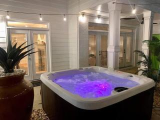 Casa Blanca - Large InstaWorthy Retreat, Magical Theater, and Hot Tub - 7