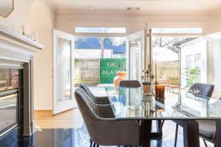 Casa Blanca - Large InstaWorthy Retreat, Magical Theater, and Hot Tub - 4