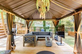 Casa Blanca - Large InstaWorthy Retreat, Magical Theater, and Hot Tub - 3